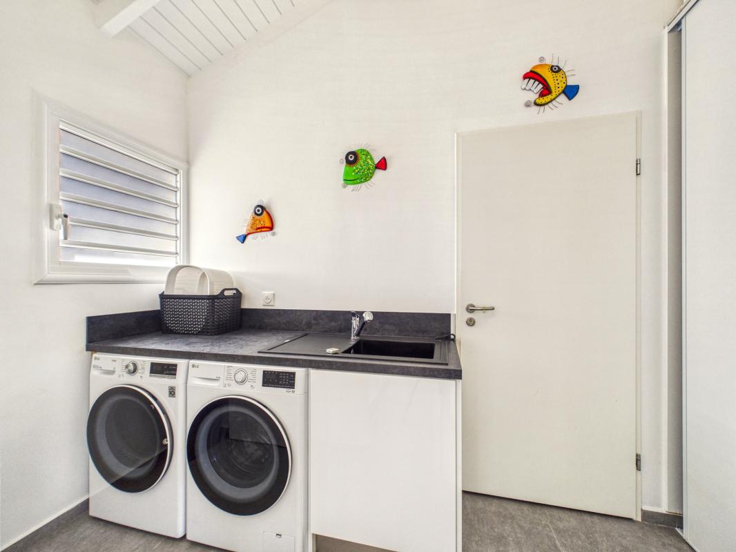 29.Location villa piscine Saint François Guadeloupe_Buanderie